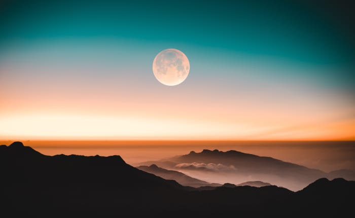 En musique, la lune évoque des éléments de paysages de rêve avec des concepts de contes de fées. 