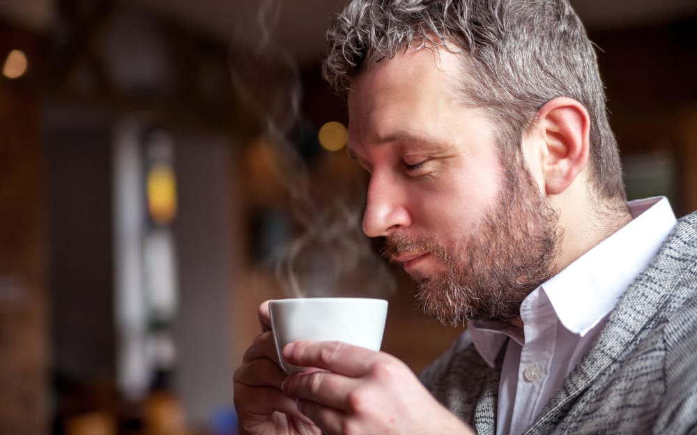 Raisons les plus courantes pour lesquelles nous aimons le café - L'odeur aromatique du café éveille les sens