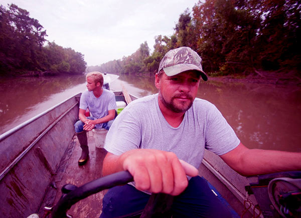 Image de légende: Junior et son fils Willie sur Swamp people
