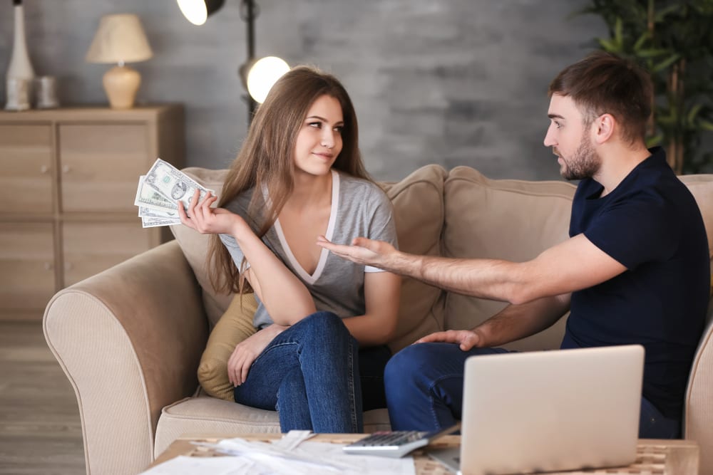 Raisons les plus courantes pour lesquelles les couples se disputent - L'argent