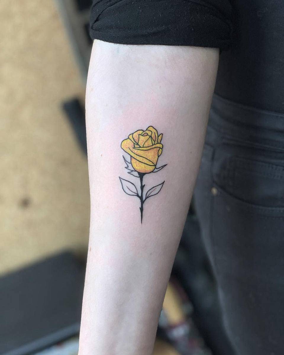 Petit tatouage rose jaune -nsmactattoos