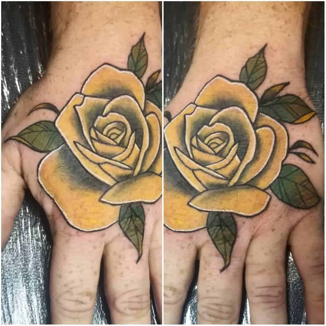 Tatouage à la main rose jaune -kelli_steele_tattoos