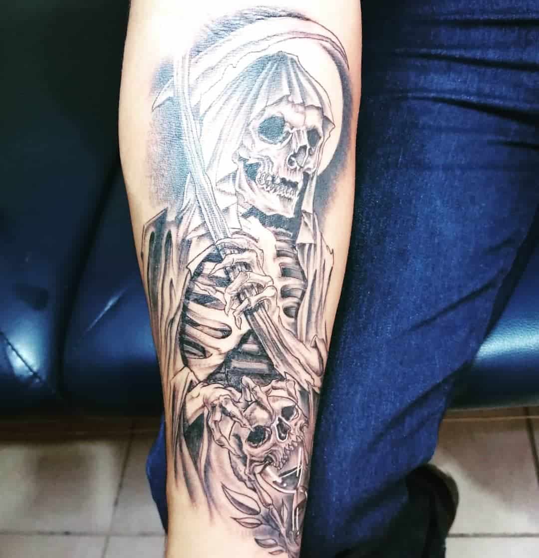 Tatouage de l'avant-bras Santa Muerte -yarull_tattoo_inklakech