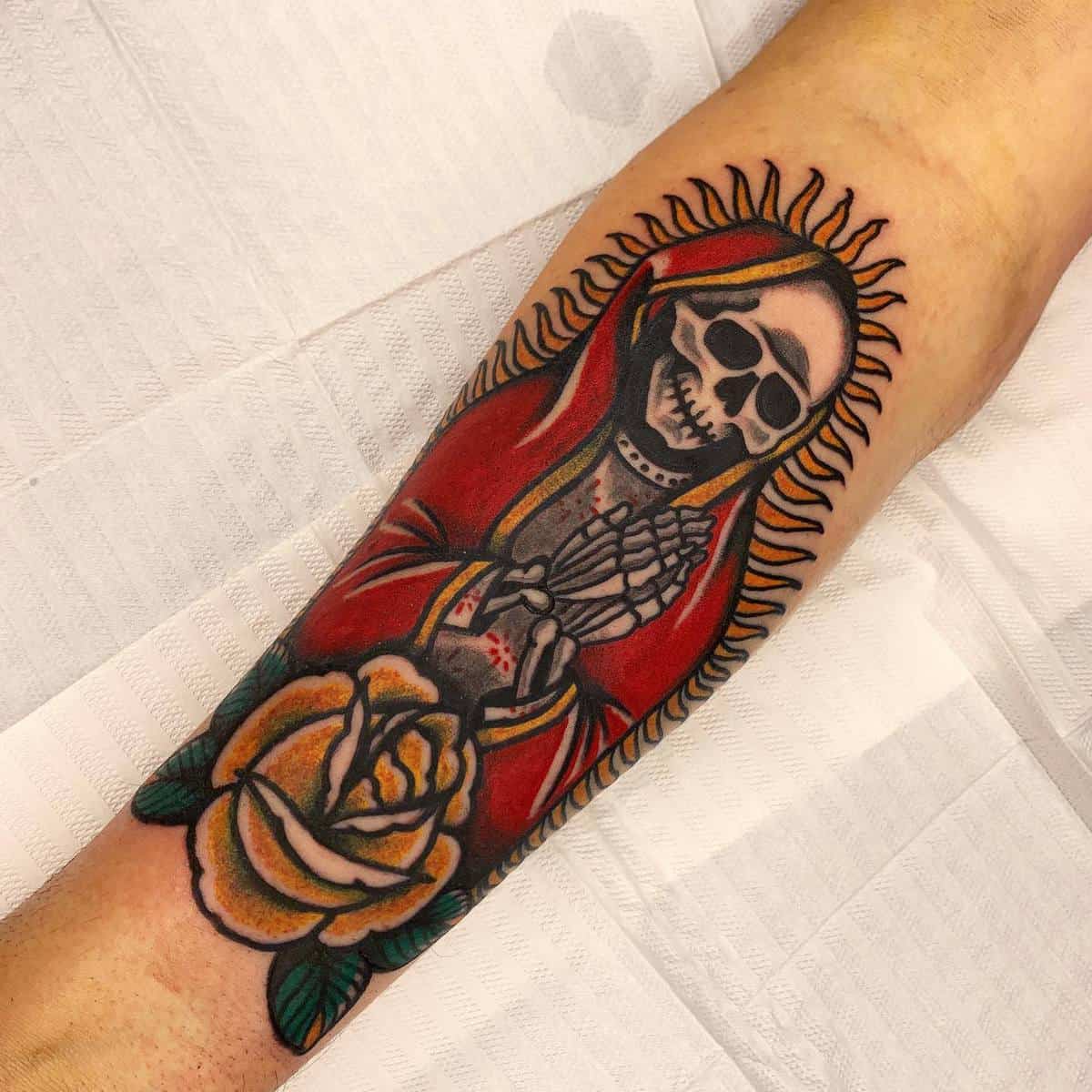 Tatouage traditionnel de Santa Muerte -deadlife.tattoo