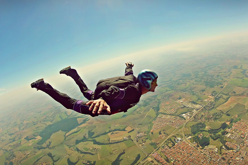 Parachutisme-Extreme-Sports-Ever-Man-Needs-to-Experience