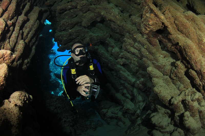Cave-Diving-Extreme-Sports-Ever-Man-Needs-to-Experience