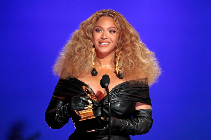 Beyonce fait l'histoire, remportant 28 Grammys, plus que n'importe quel artiste féminin ou masculin au 63e Grammy Award