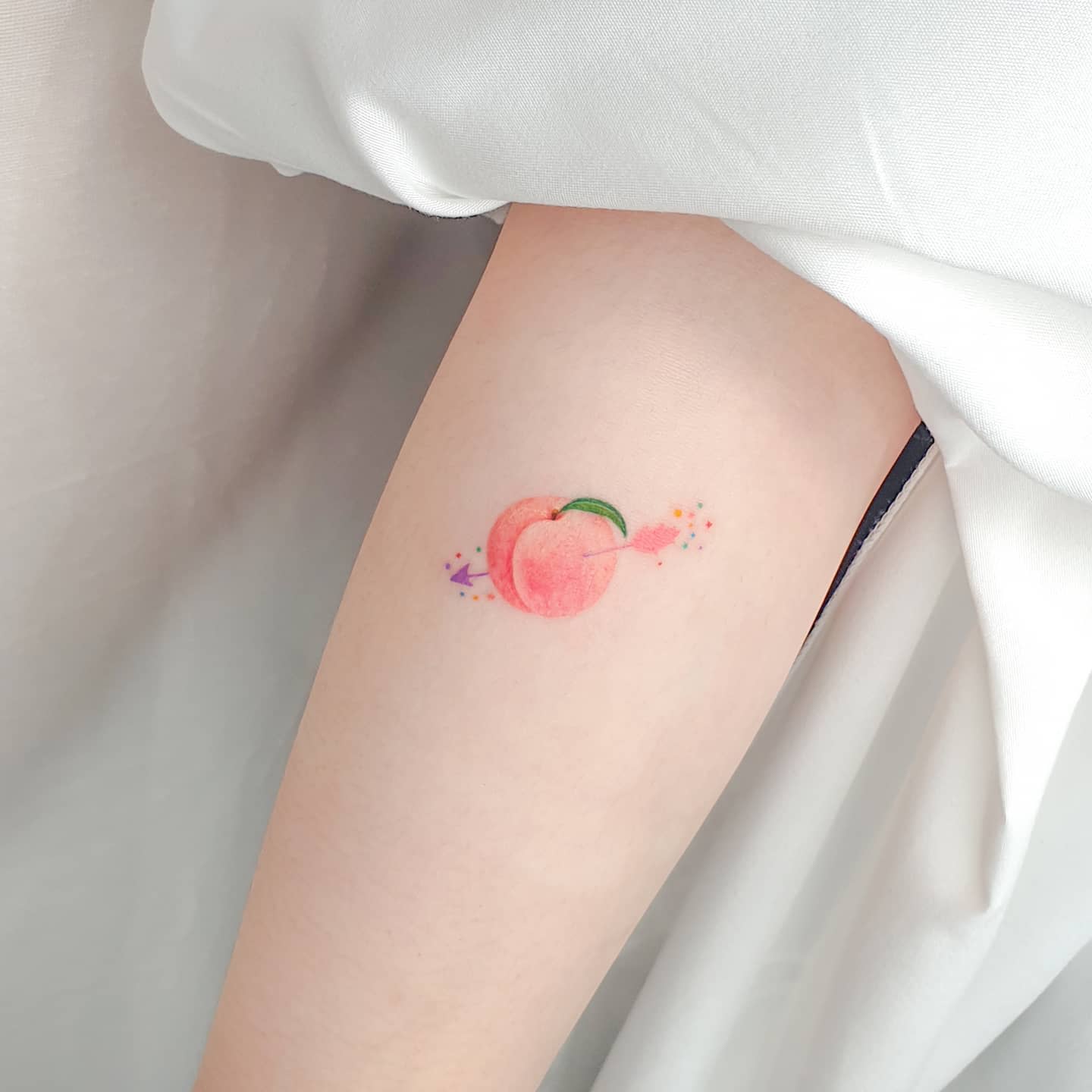 Dainty Peach Tattoo -e.ple_tattoo