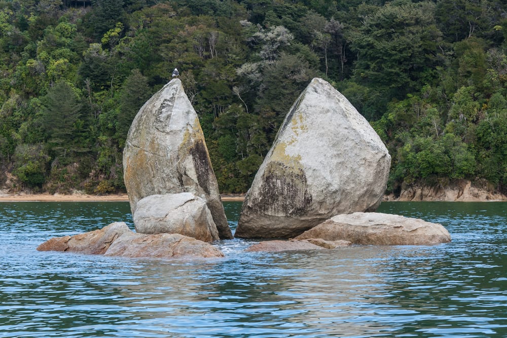 Rare Rocks - Split Apple Rock en Nouvelle-Zélande