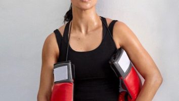 Adriana Lima avec des gants de boxe