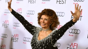 Sophia Loren: pleine de monde à Florence alors qu'elle récupère les clés de la ville