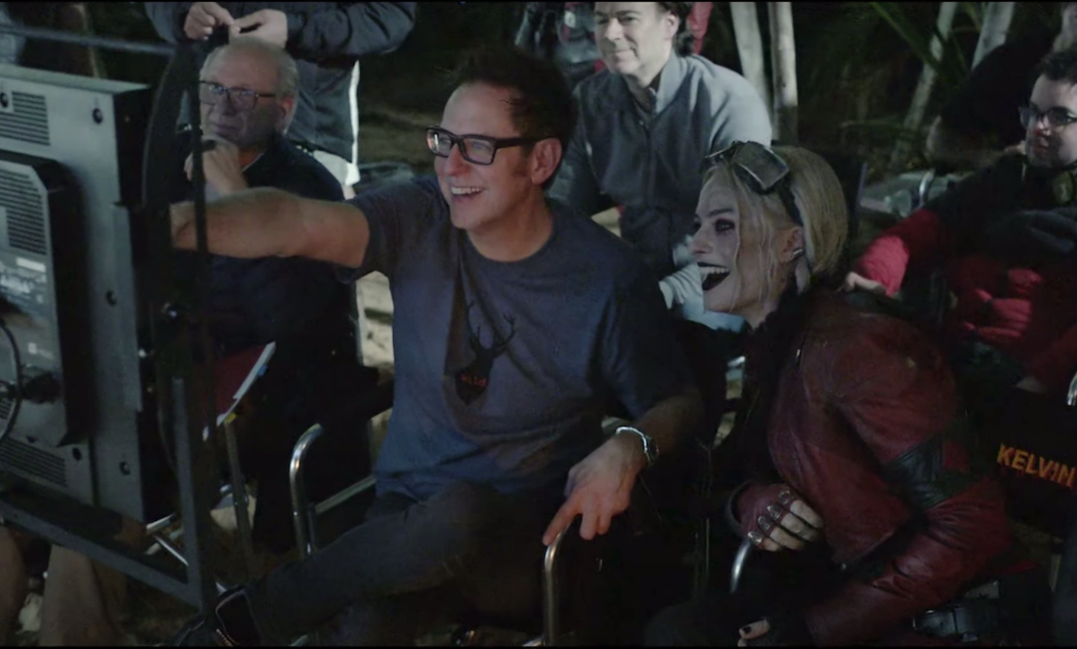 James Gunn et Margot Robbie (portant le costume de Harley Quinn) sur le tournage de The Suicide Squad