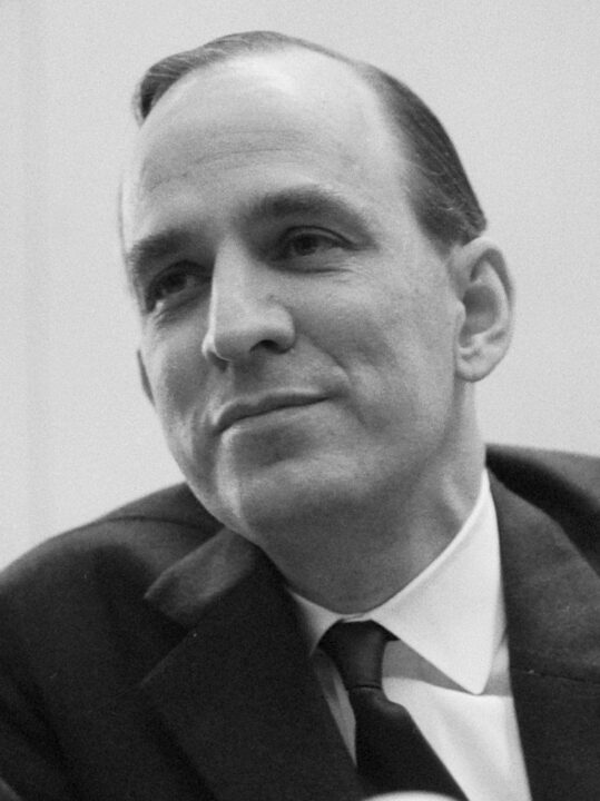 Ingmar Bergman souriant
