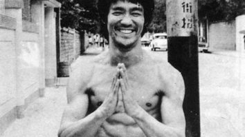 Bruce Lee souriant
