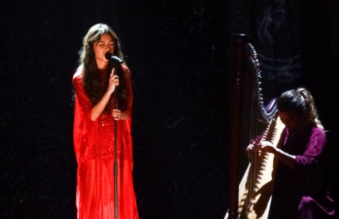 Olivia Rodrigo se produit à la 41e cérémonie des BRIT Awards.