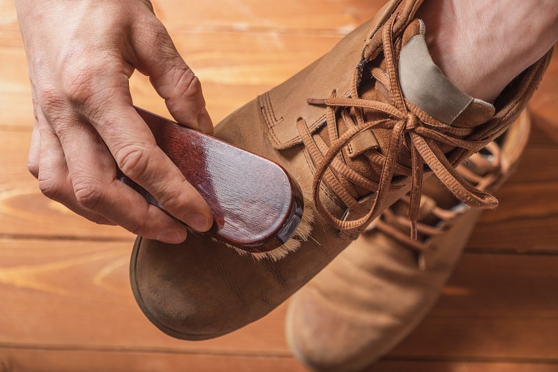 Comment-nettoyer-des-chaussures-en-suède